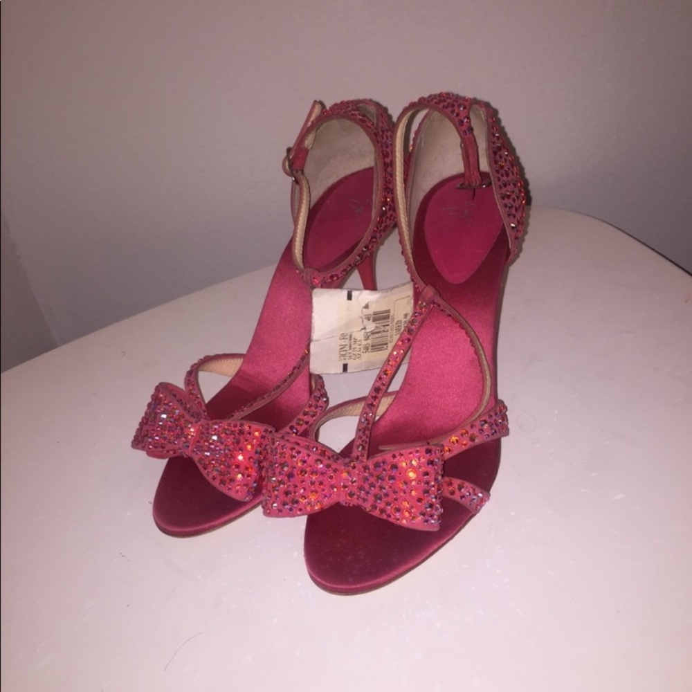 Giuseppe Zanotti Rhinestone Bow Sandals in sz 8. Store/floor display. - Picture 4 of 14